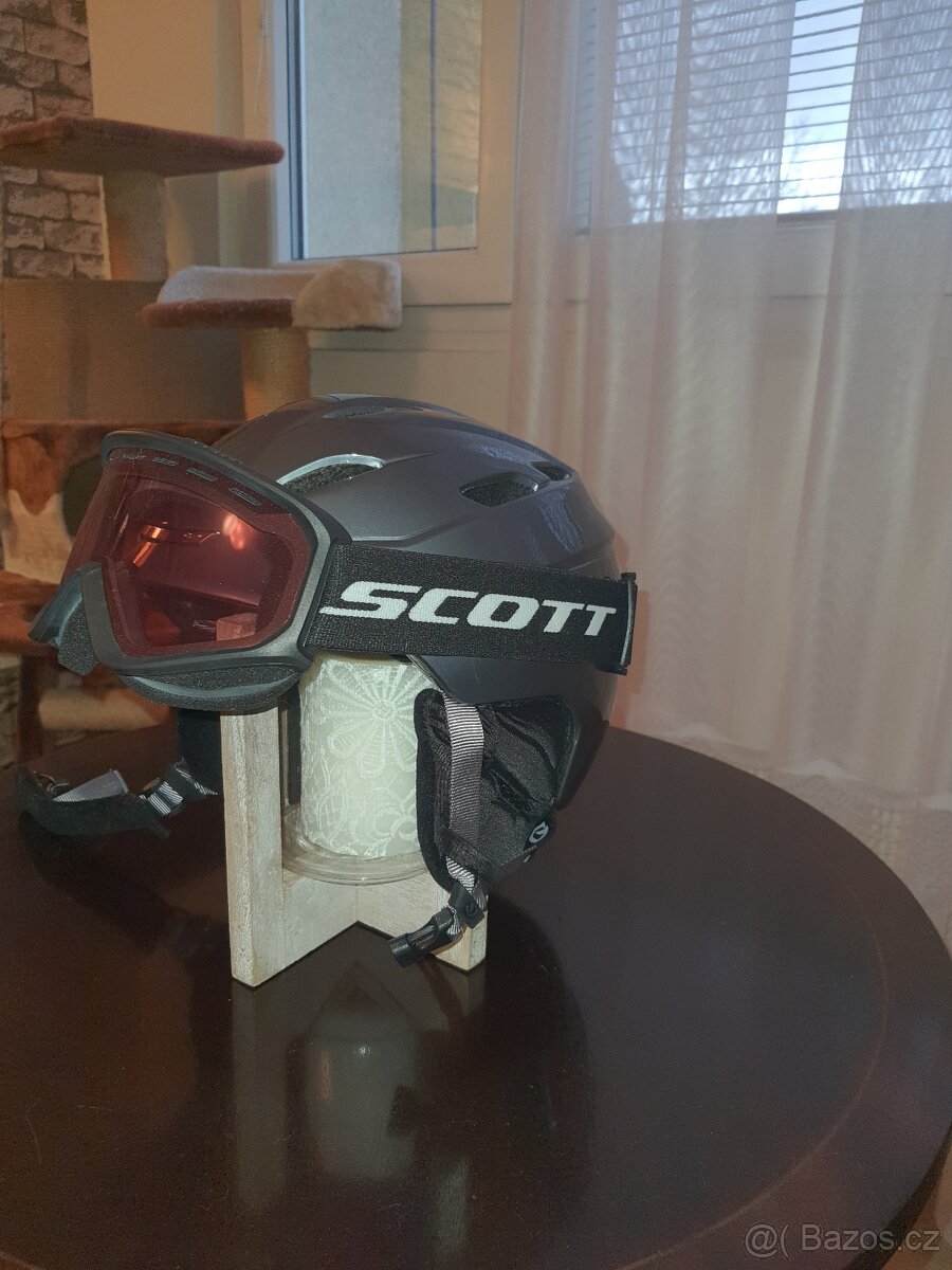 Dámská lyžařská helma Giro včetně brýlí Scott
