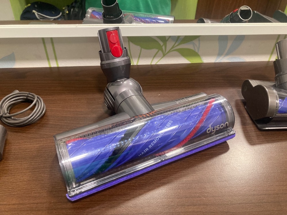Dyson V12 Nový nepoužitý, kartáčový nástavec.