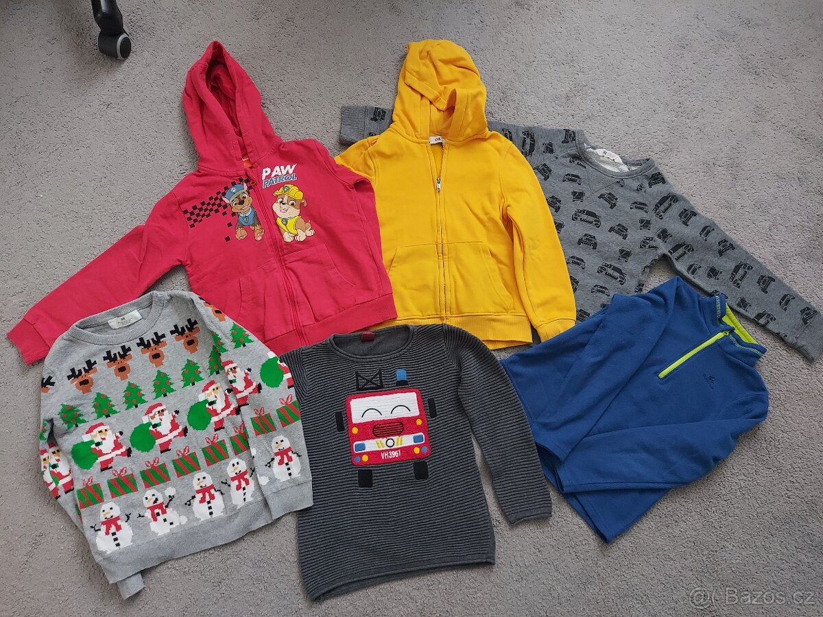 Set chlapeckých mikin 122/128 a vánoční svetr 122/128