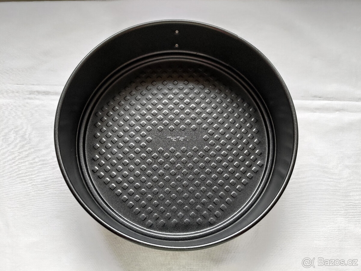 Nová pečící dortová forma; zn. Tefal; průměr 25cm