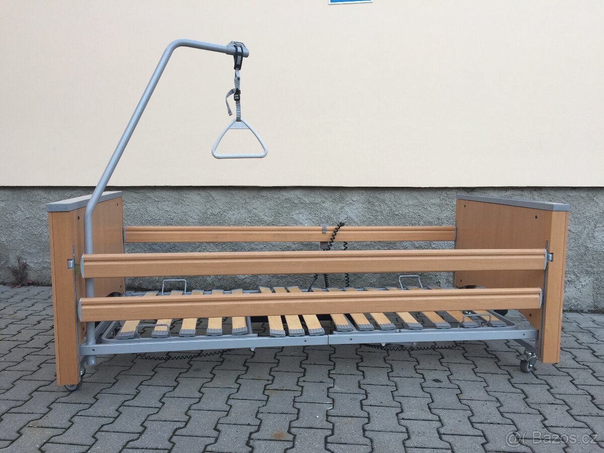 Zdravotní polohovací postel pro seniory