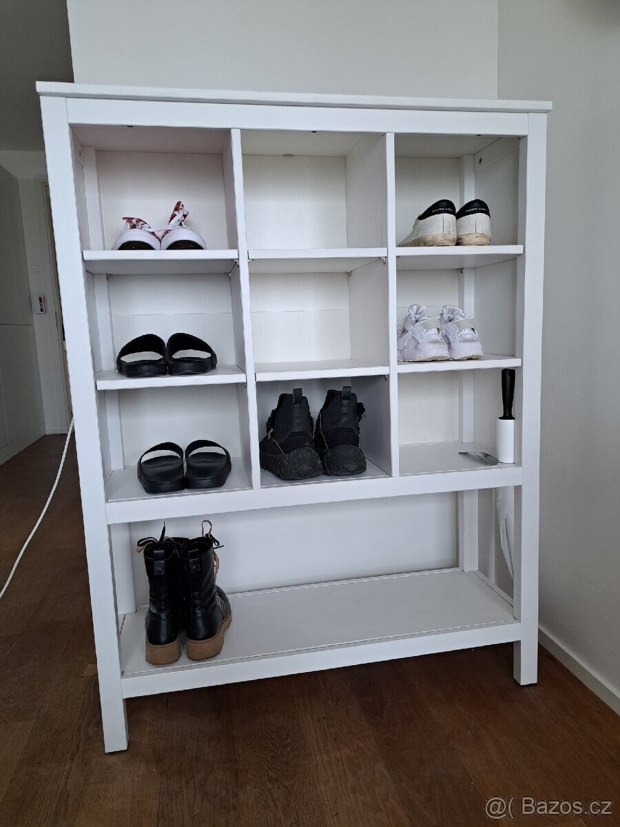 REGÁL KNIHOVNA IKEA