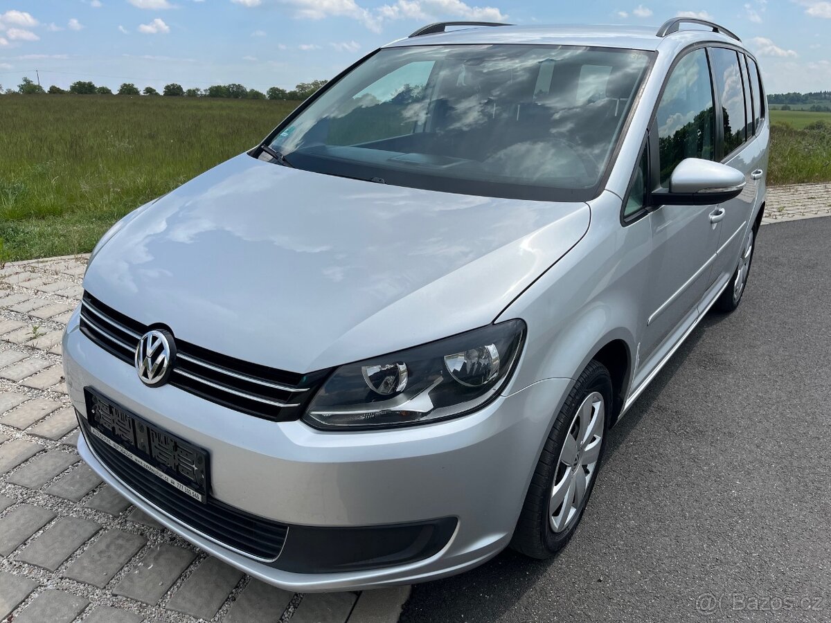 Volkswagen Touran 1.4 TSI, 7 míst, tažné