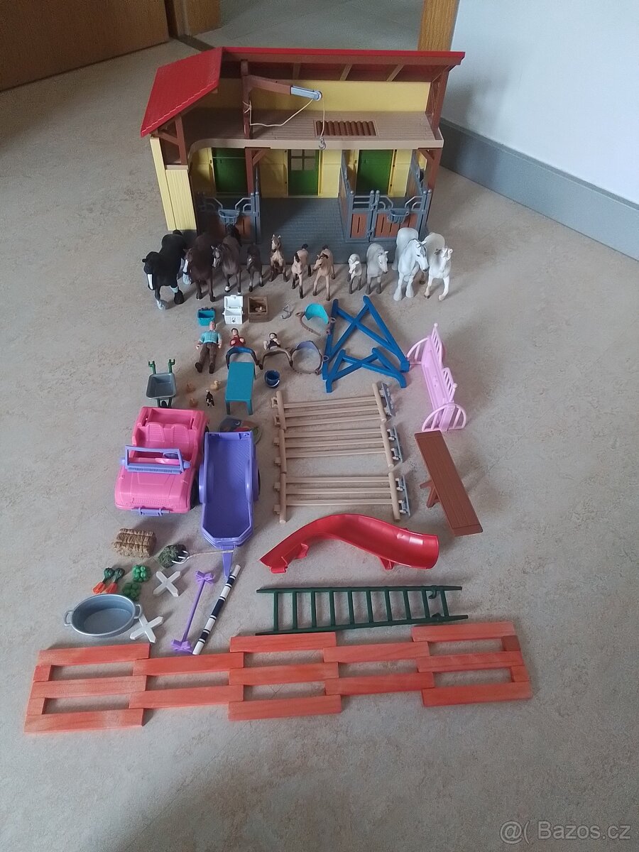 Farma s koňmy a autem