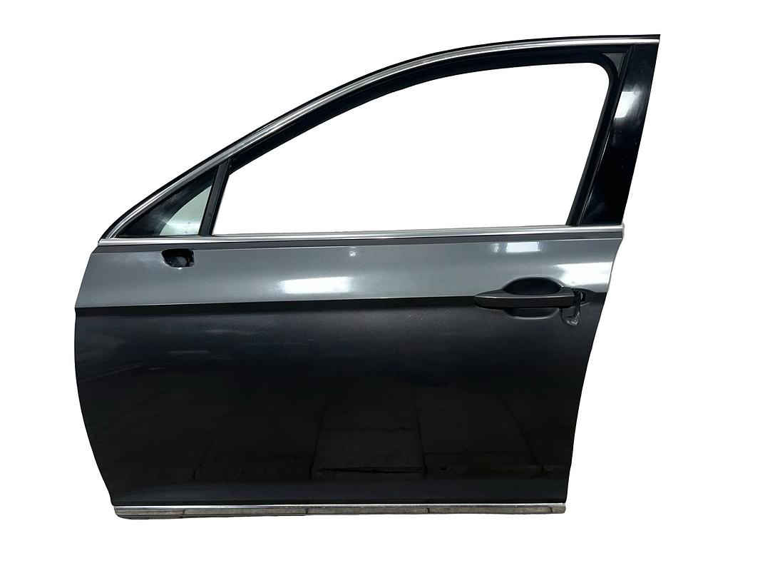 Levé přední dveře šedá metalíza LR7H VW Passat B8 r.v. 2015