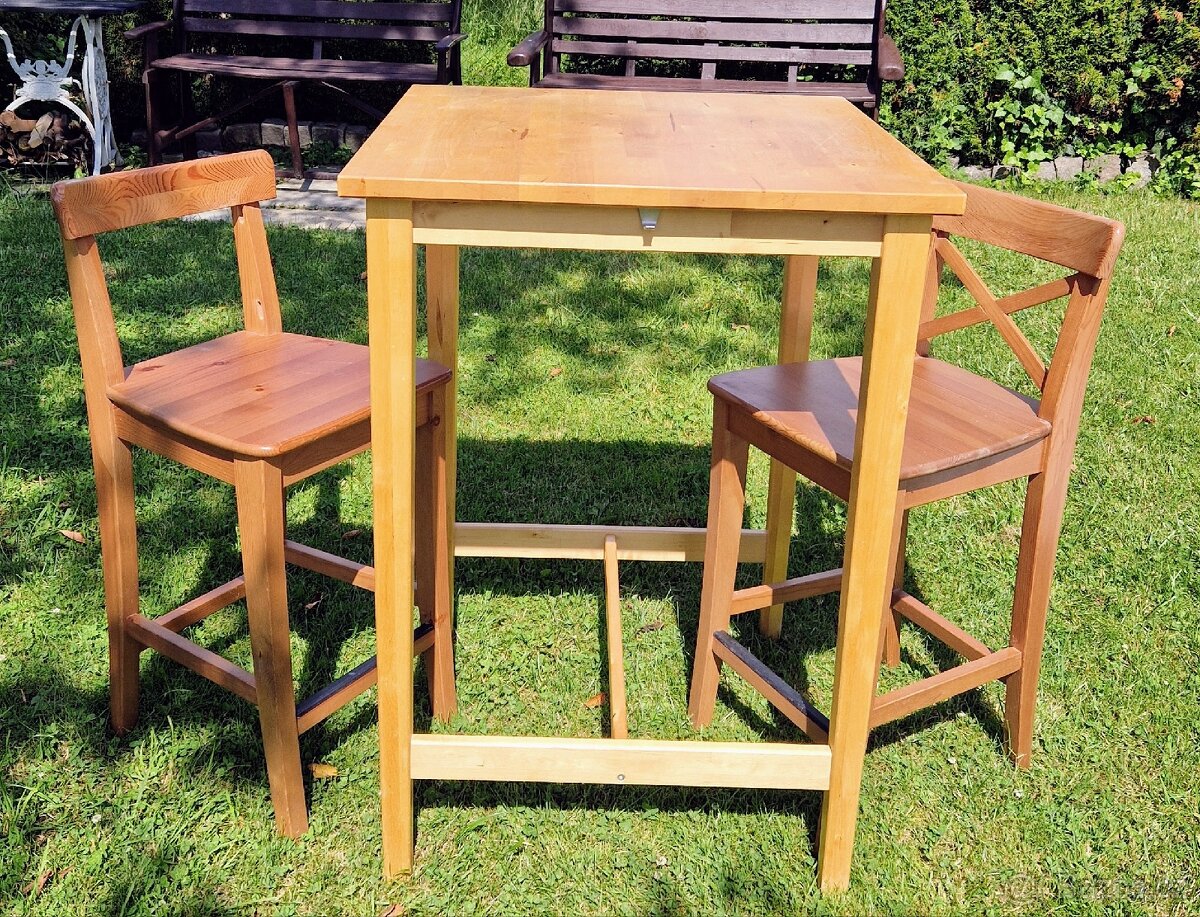 Dřevěný vyšší stůl a 2 barové židle IKEA antik
