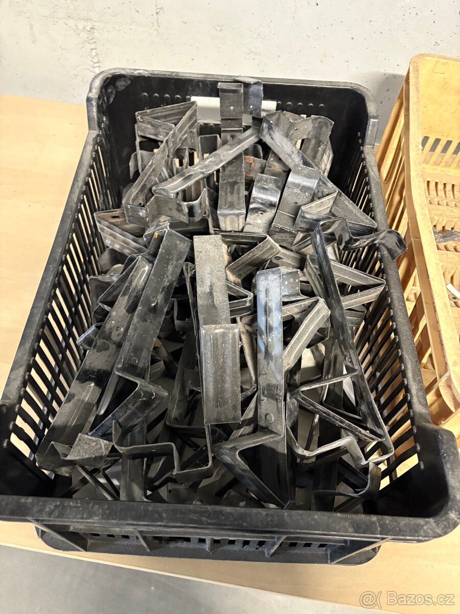 Protisněhový hák C-380, vhodné na Bramac tegalit