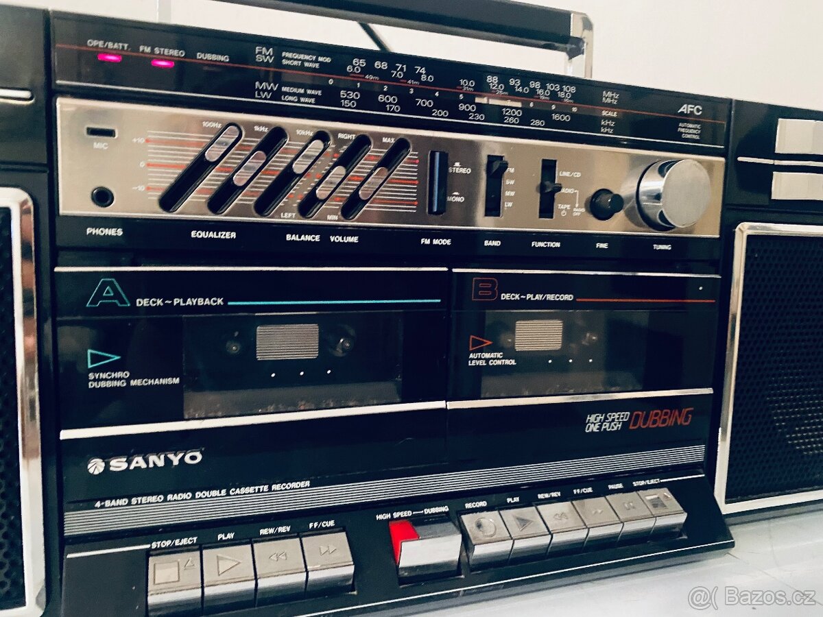 Radiomagnetofon Sanyo MW 211 LO, rok 1988