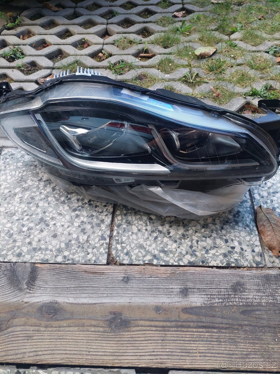 Predni svetlo Jaguar XJ temer NOVE