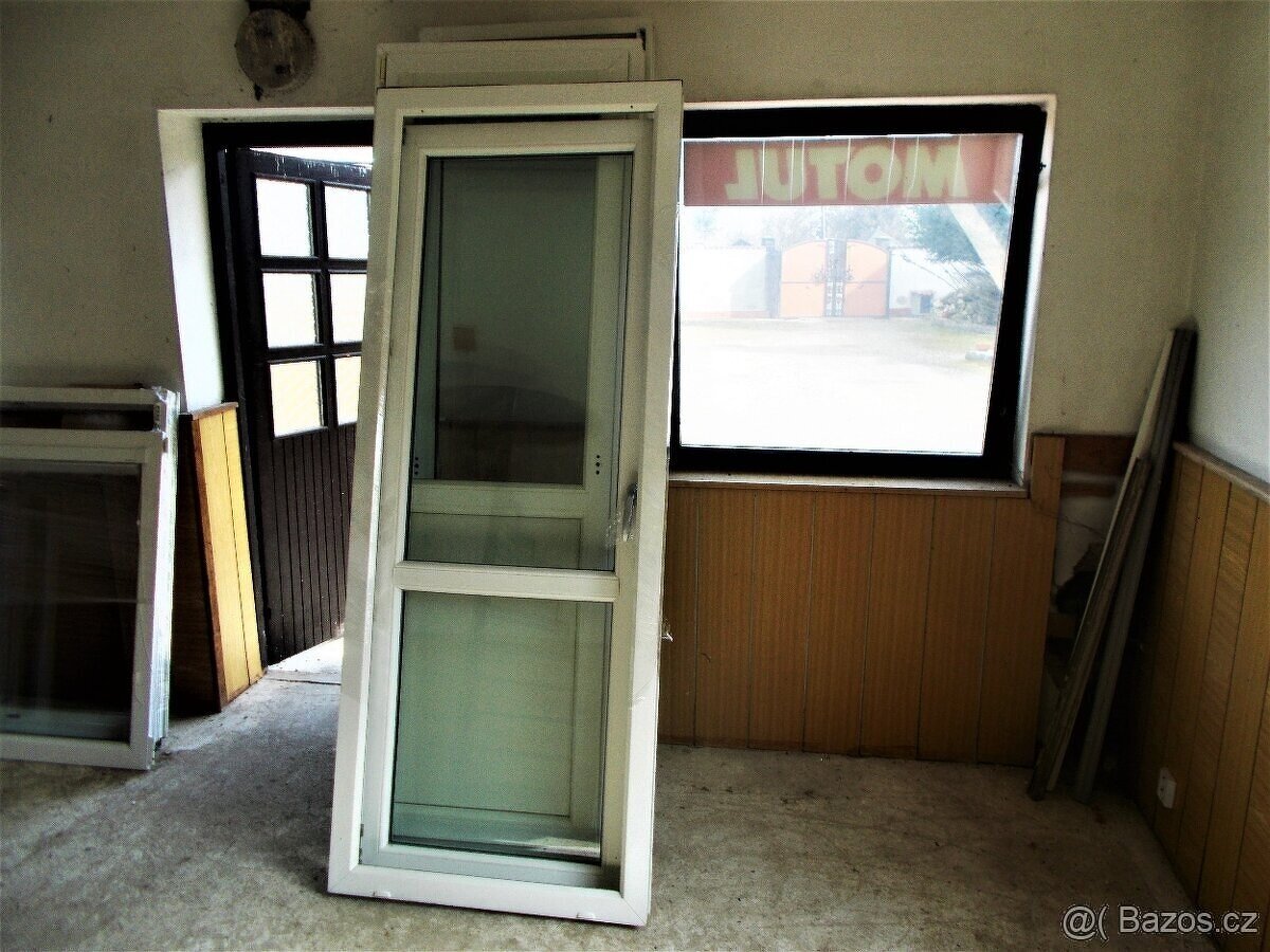 Balkonové plastové dveře, doprava