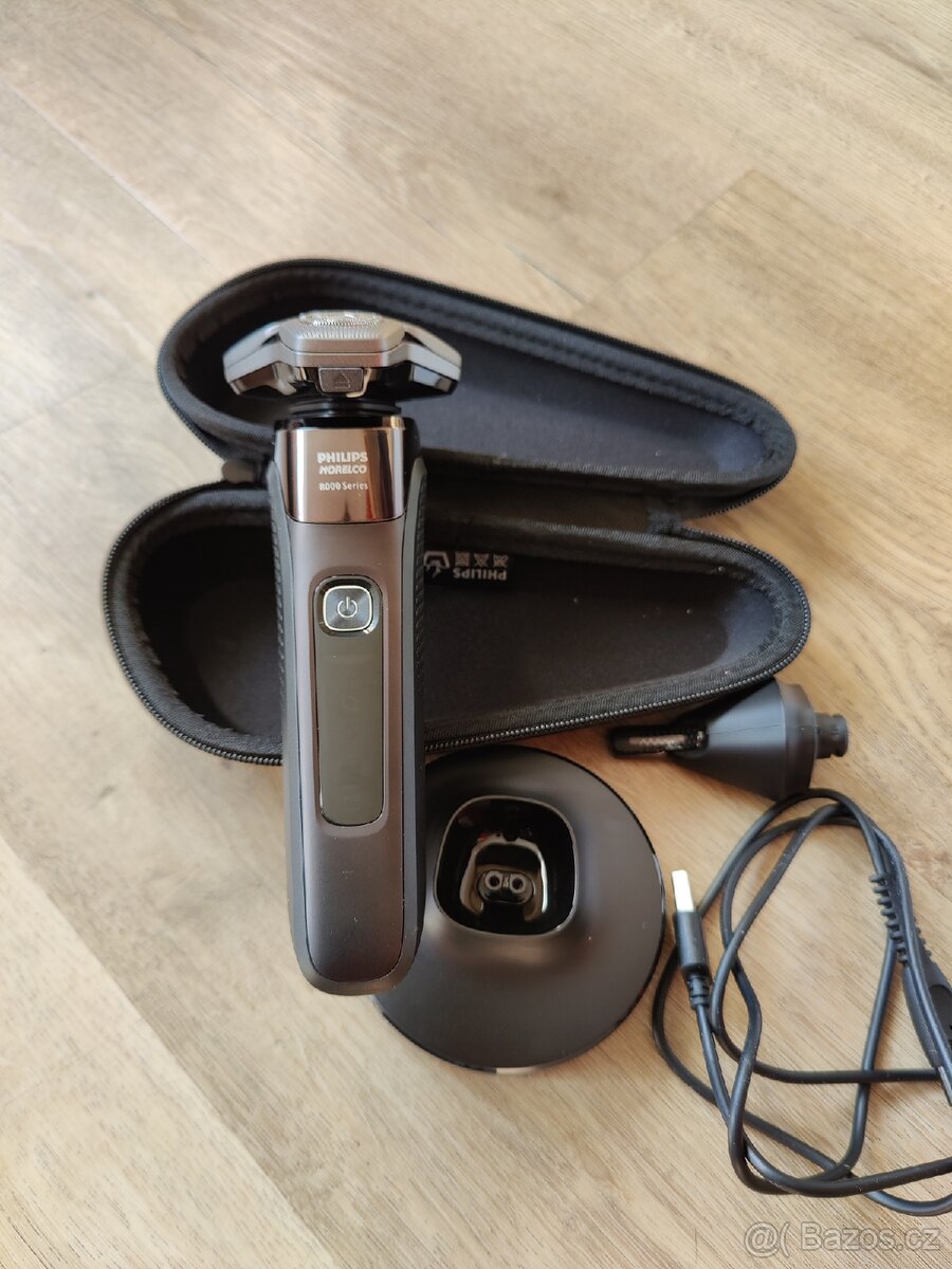 Holicí strojek Philips S8000