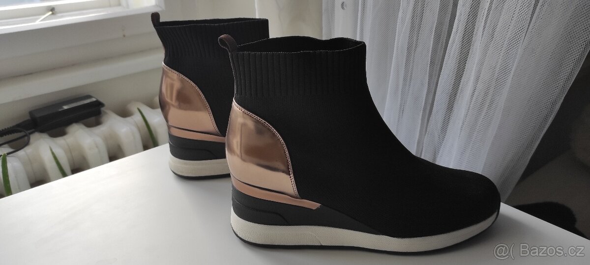 Dámské tenisky na skrytém podpatku vel. 40