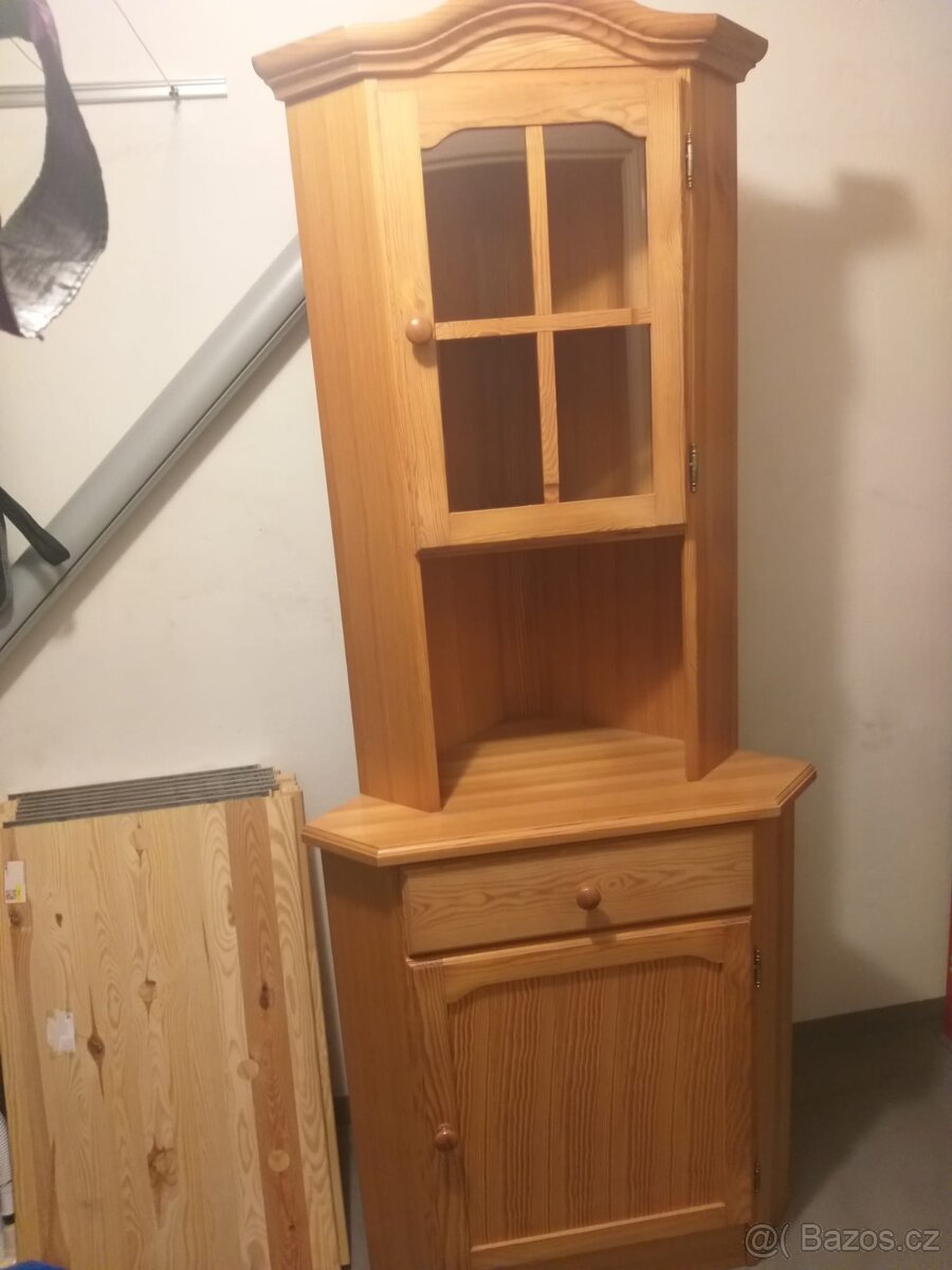 Příborník-rohová skříňka