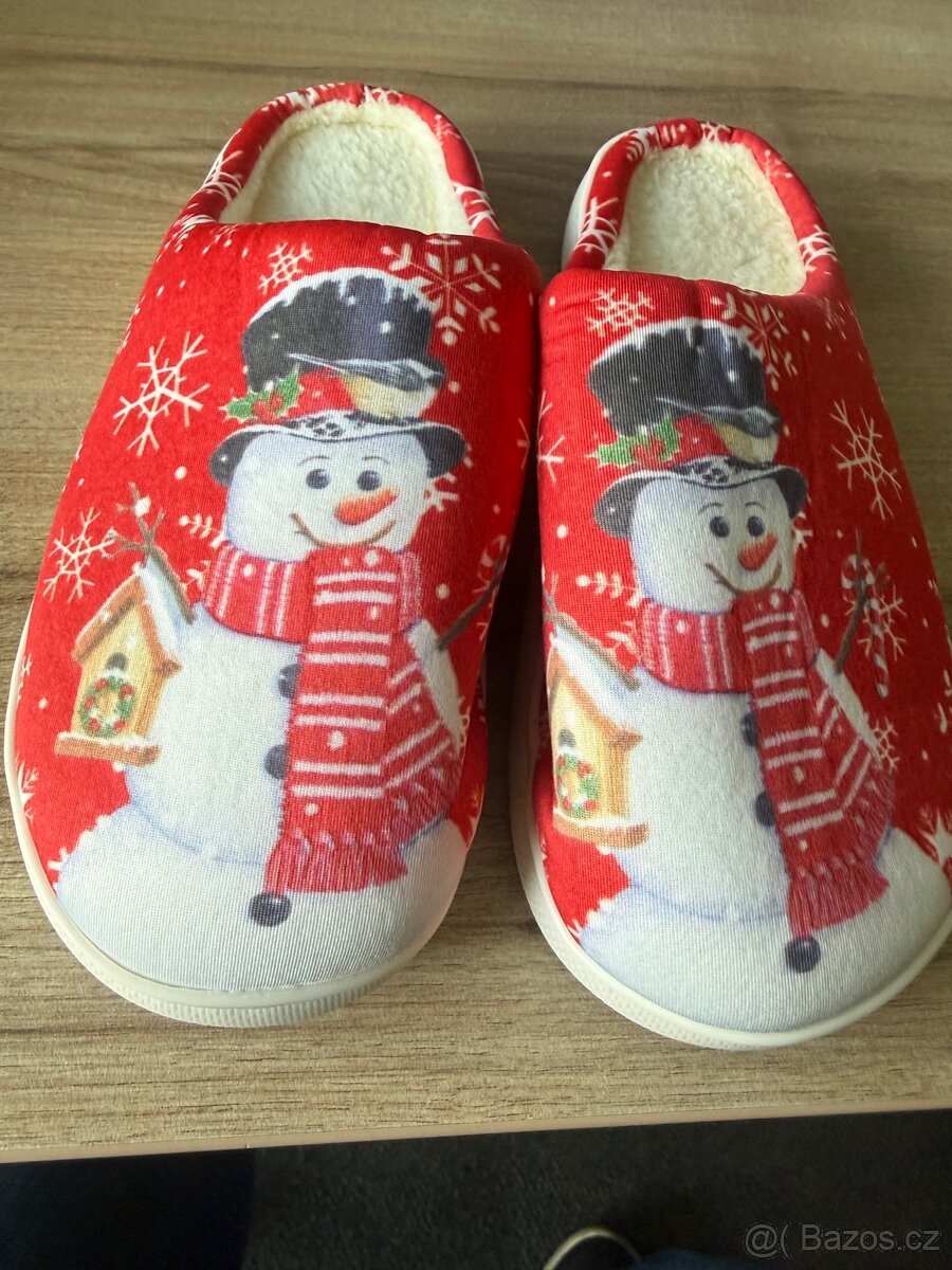 Stylové červené pantofle