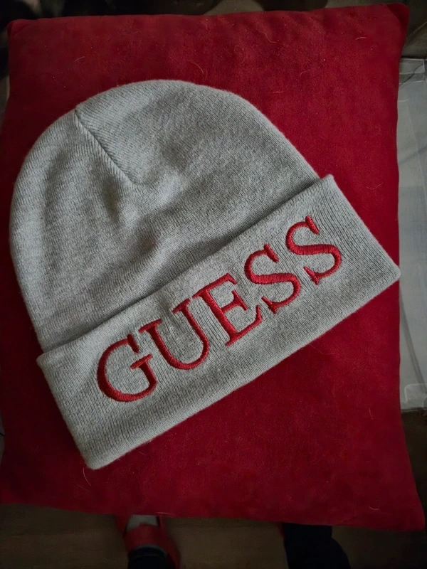 zimní čepice Guess