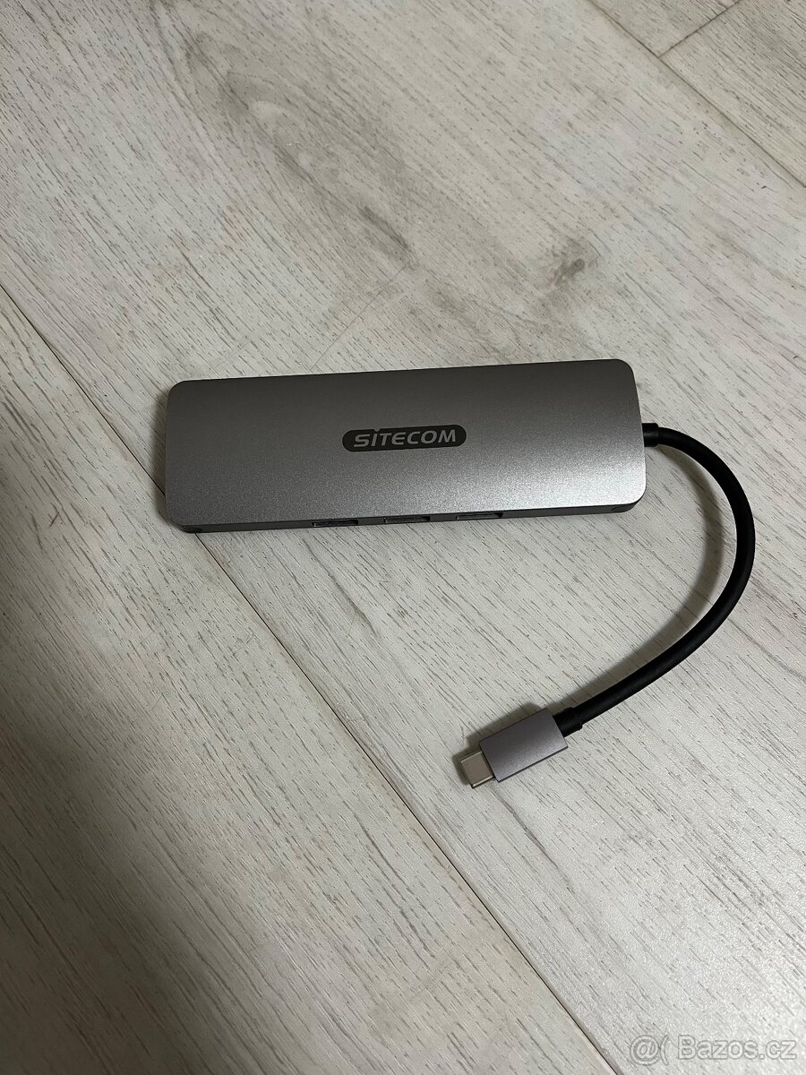 Multifunkční adaptér Sitecom