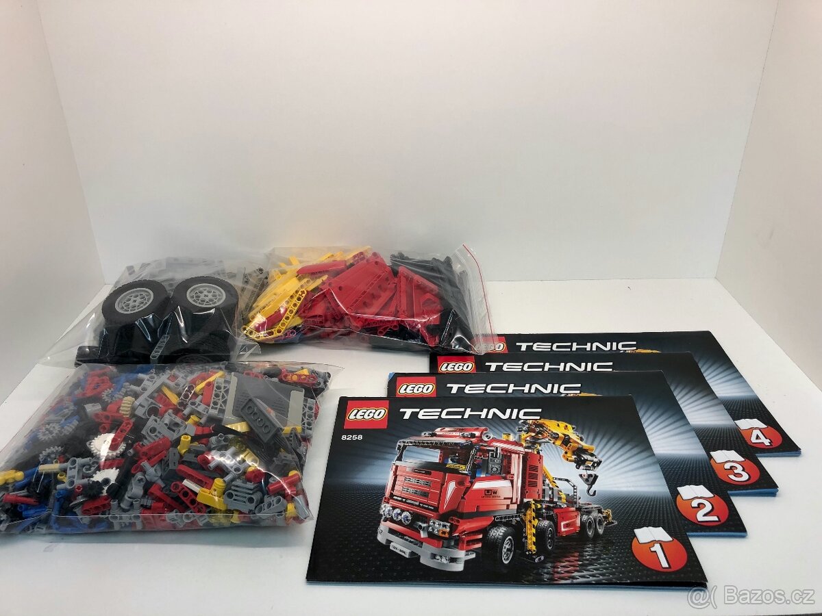 LEGO Technic 8258 Tahač s jeřábem