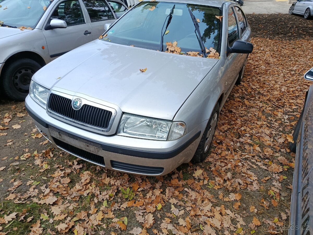 Škoda Octavia 1 stříbrná metalíza 9102