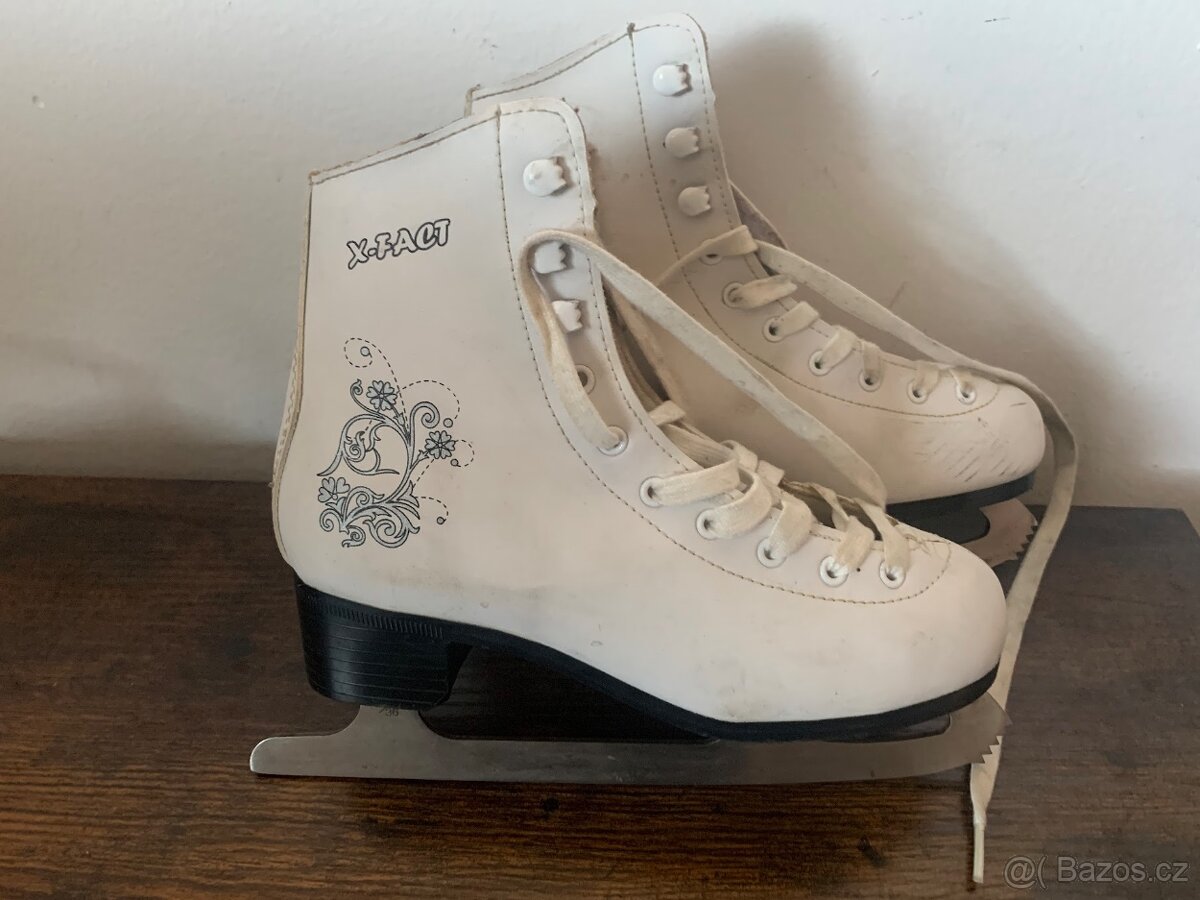 Dámské / dívčí brusle Xfact - velikost nohy 36, stélka 22 cm