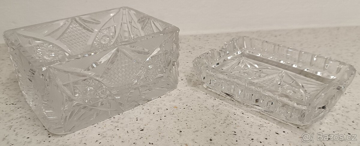 Broušená skleněná dóza