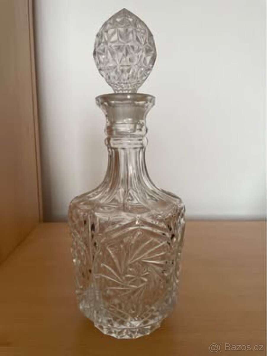 Karafa a dóza z broušeného skla