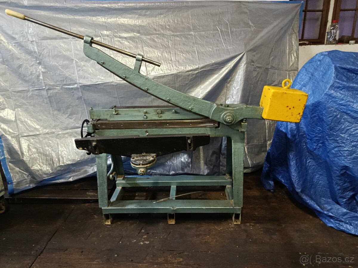 Nůžky na plech tabulové.