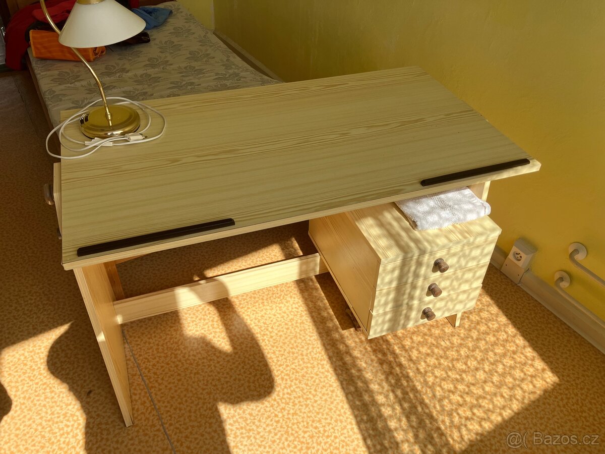 Prodám dětský psací polohovací stůl