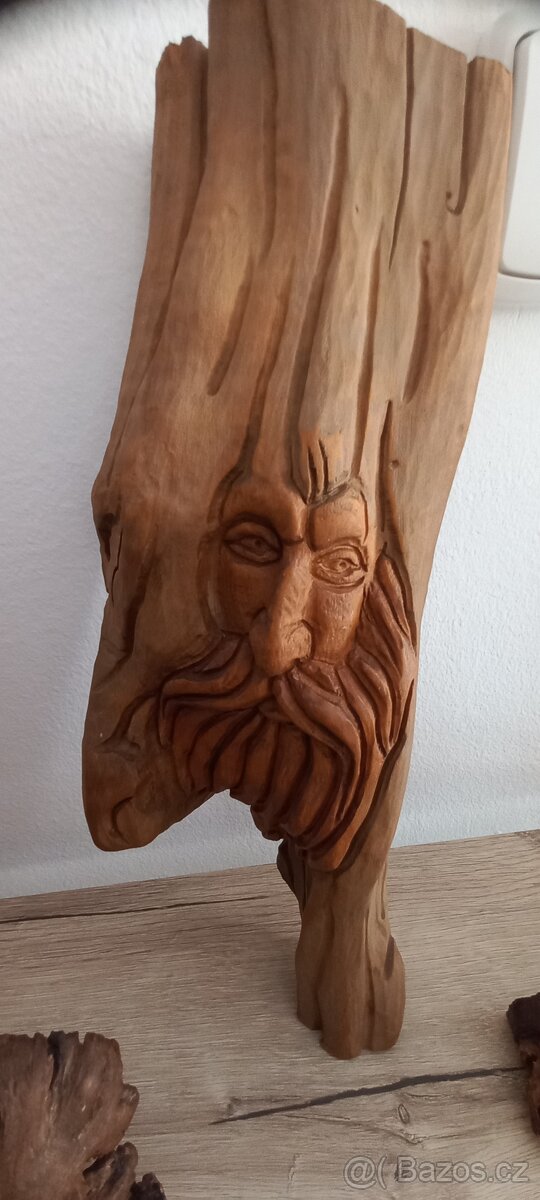 Vyřezávané veci ručně