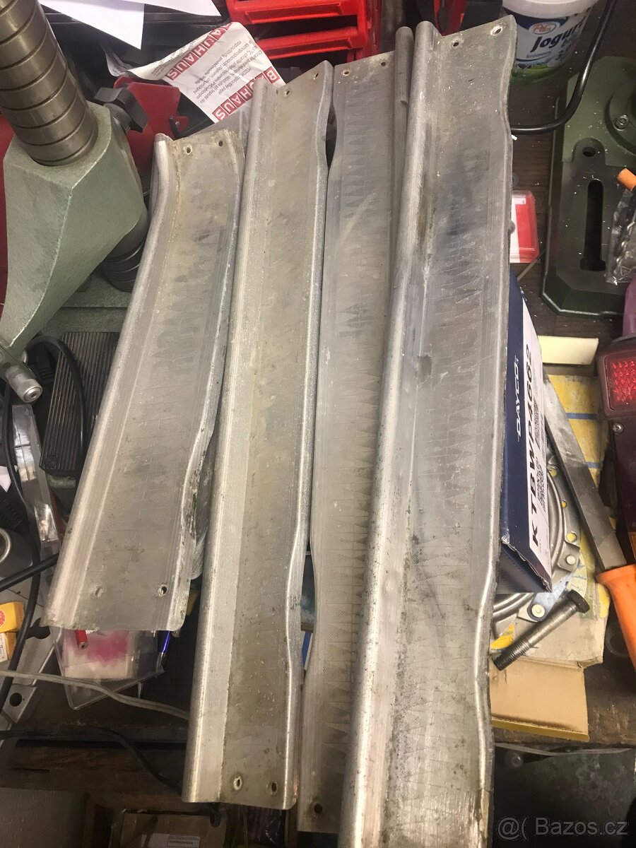 Renault 8 , Renault r8 okrasné lišty