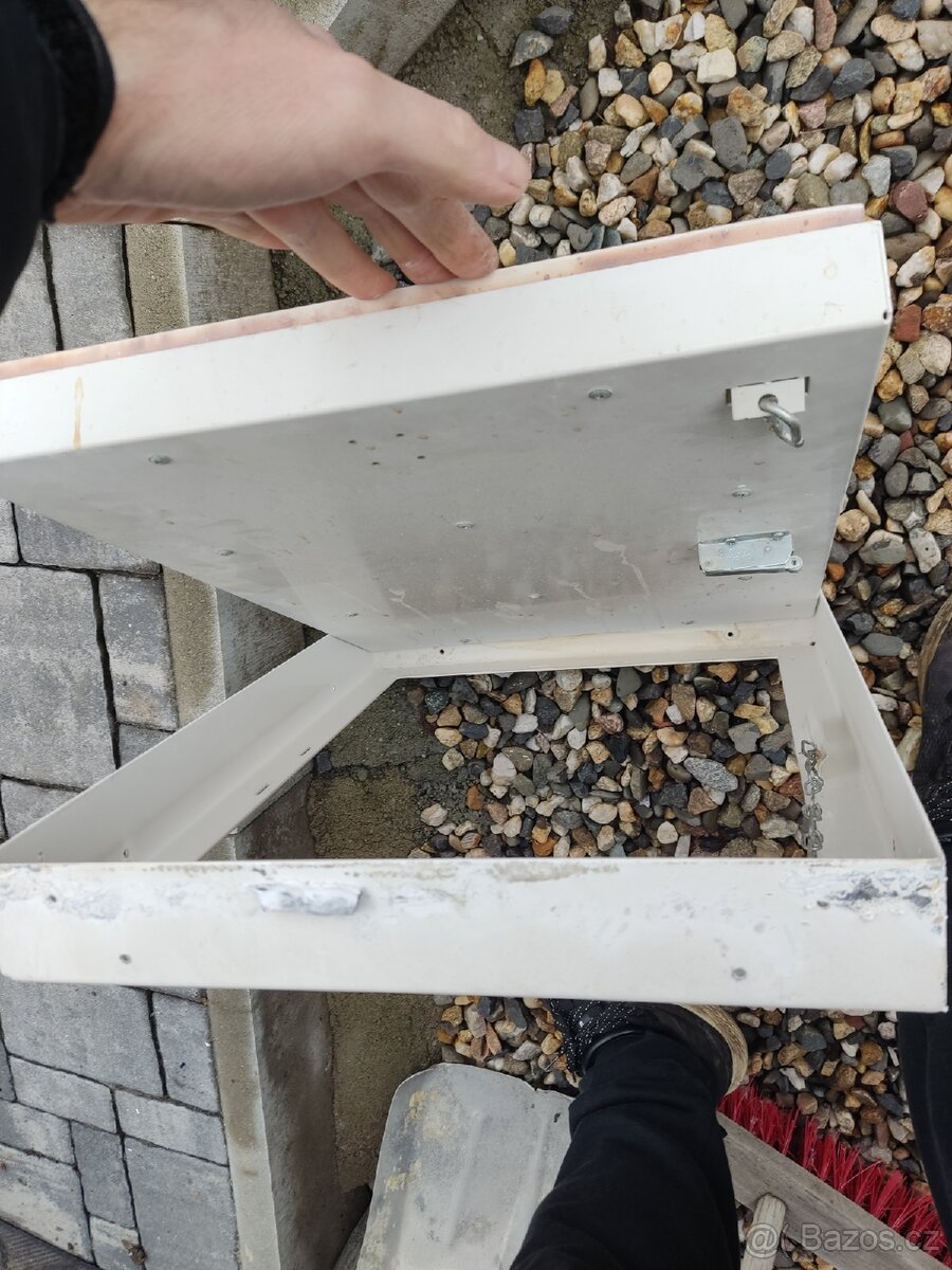 Prodám revizní dvířka