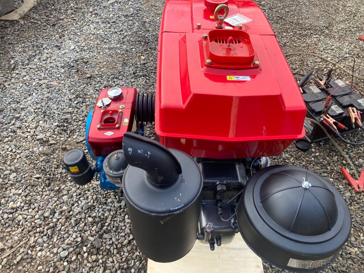 Naftovy motor 40hp