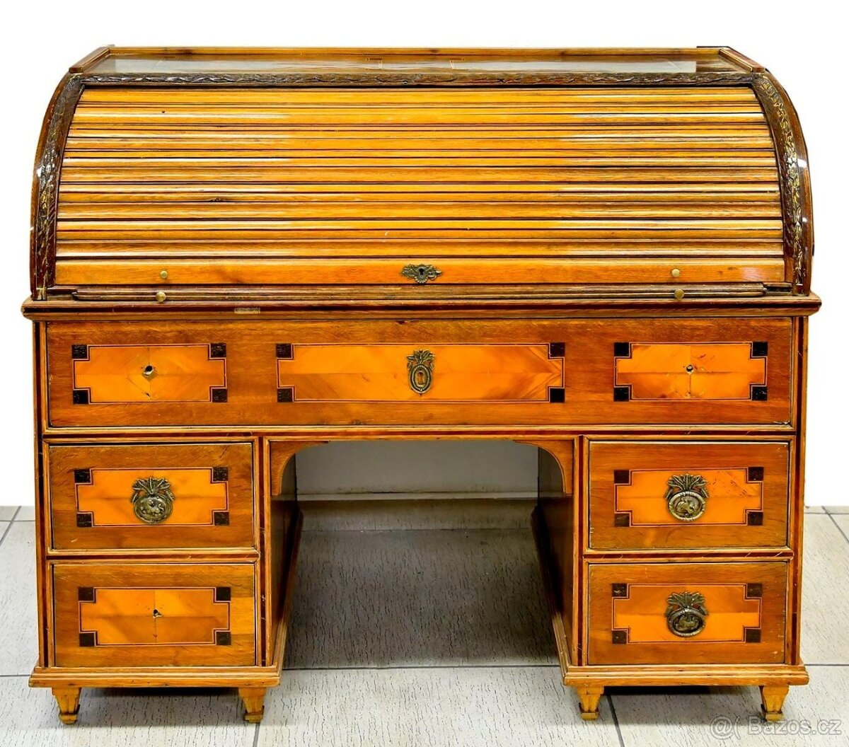 Biedermeier psací stůl s roletou