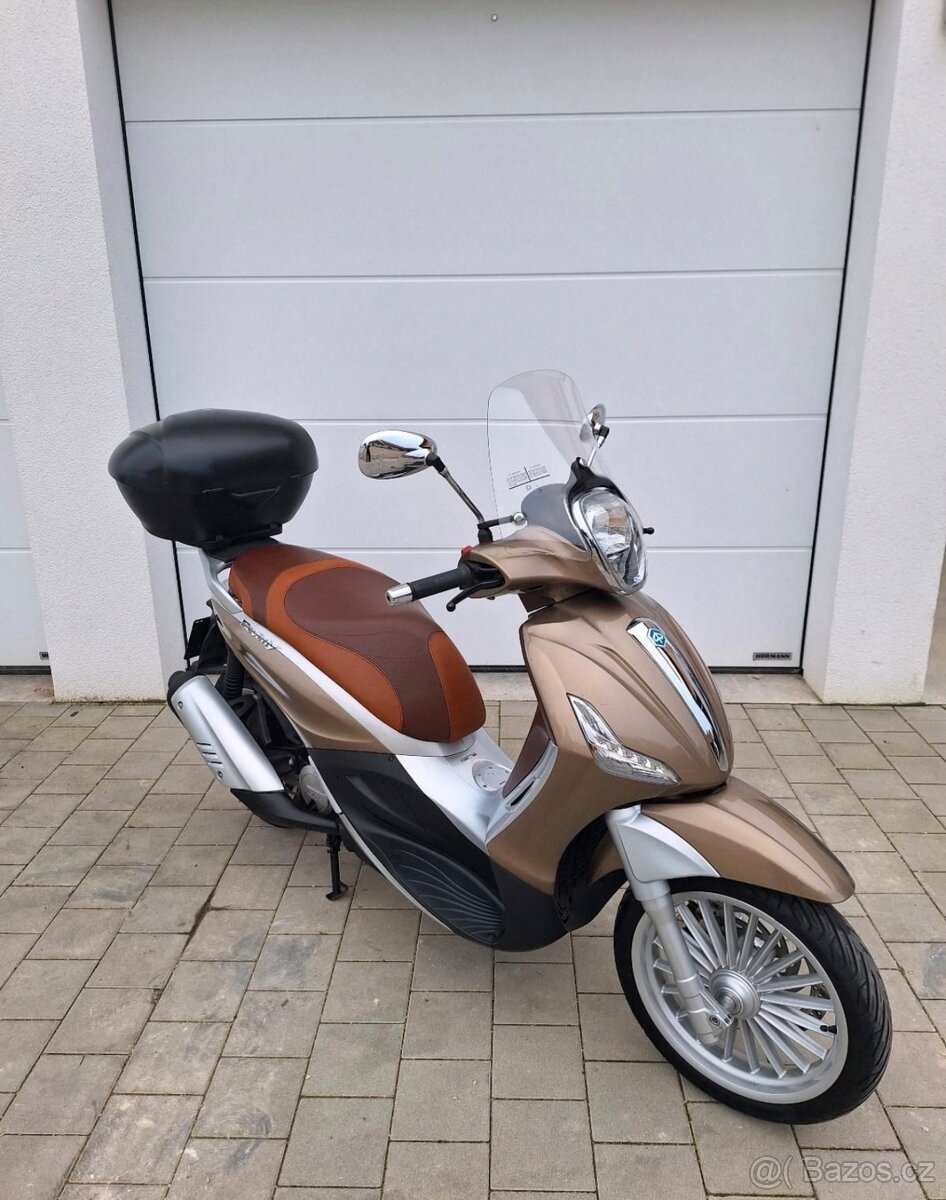Piaggio Beverly 125i, cz doklady - velice hezká