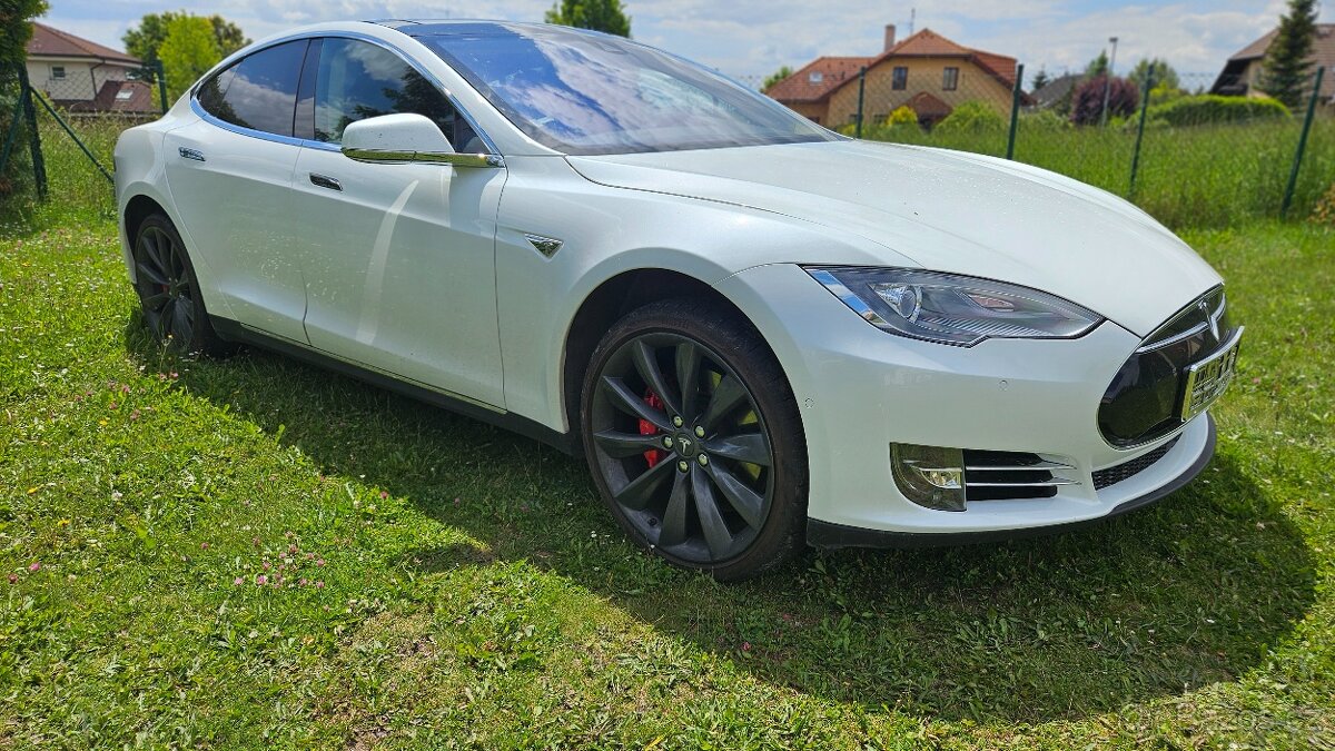 Tesla model S P85D 4x4/nabíjení zdarma /CCS