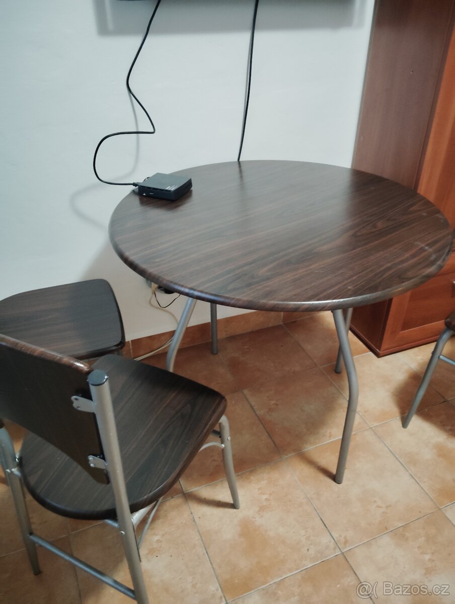 Kuchyňský stůl