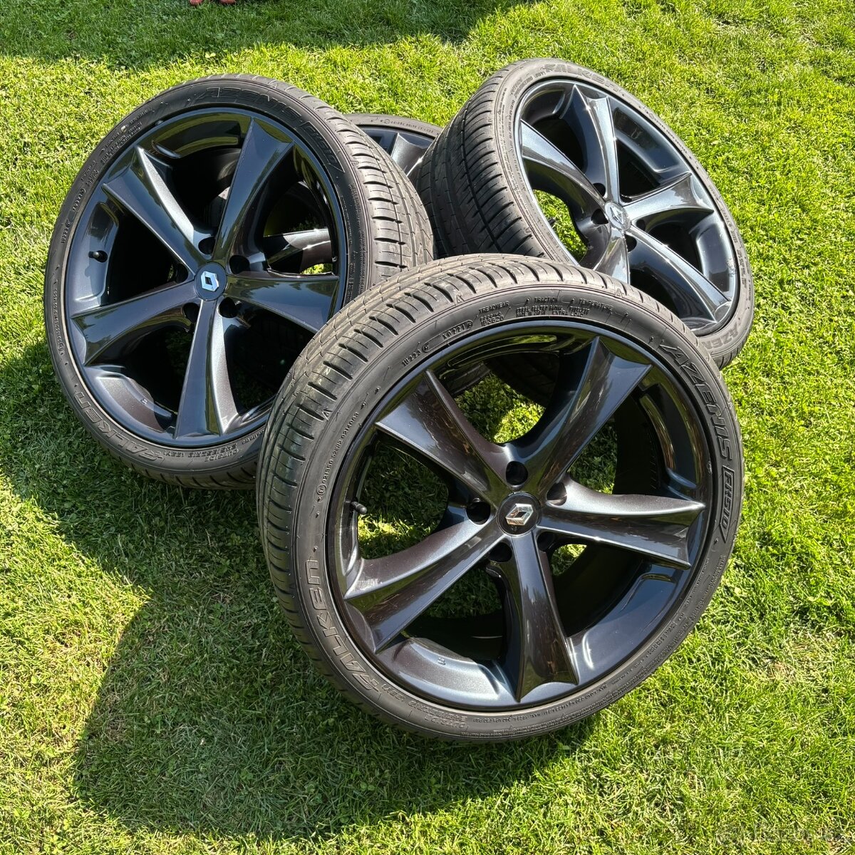 Kola 245/35 R19 - Renault Laguna
