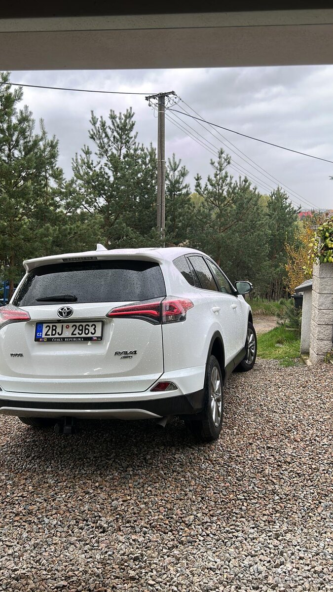 Toyota RAV 4 2.0 VVT-i, MANUÁL
