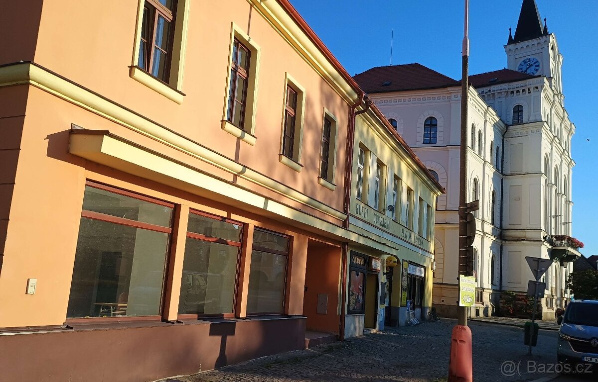 Pronájem obchodní nebytové prostory Netolice, Mírové náměstí