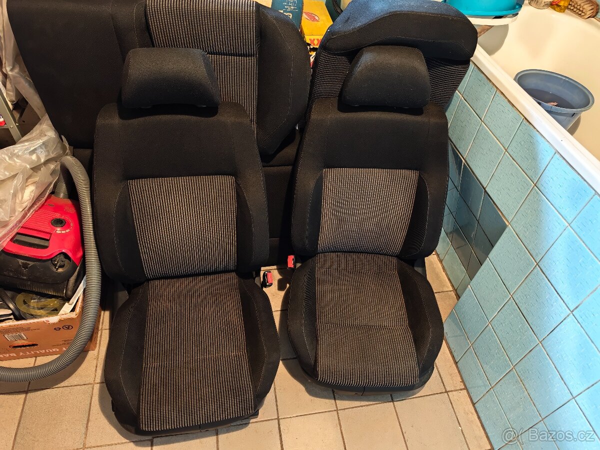 Paměťové, vyhřívané hranaté polosport sedačky Golf IV