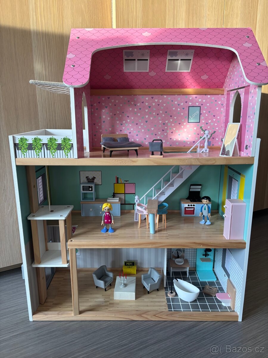 Dřevěný domeček pro panenky