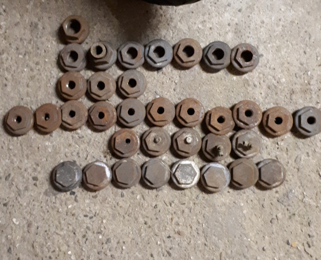 Topenářský materiál - vsuvky na radiátory, kolena, růžice ..