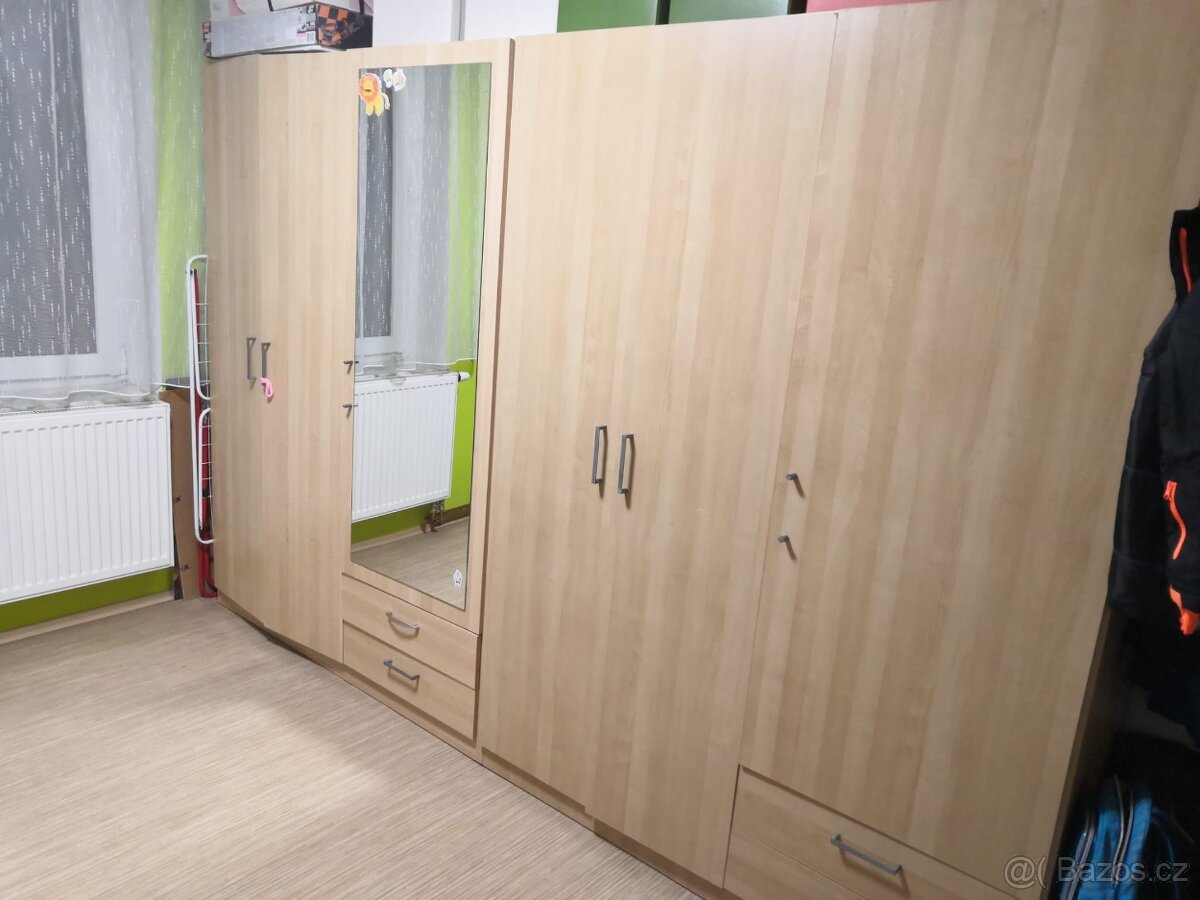 Prodám 2 skrine dekor buk