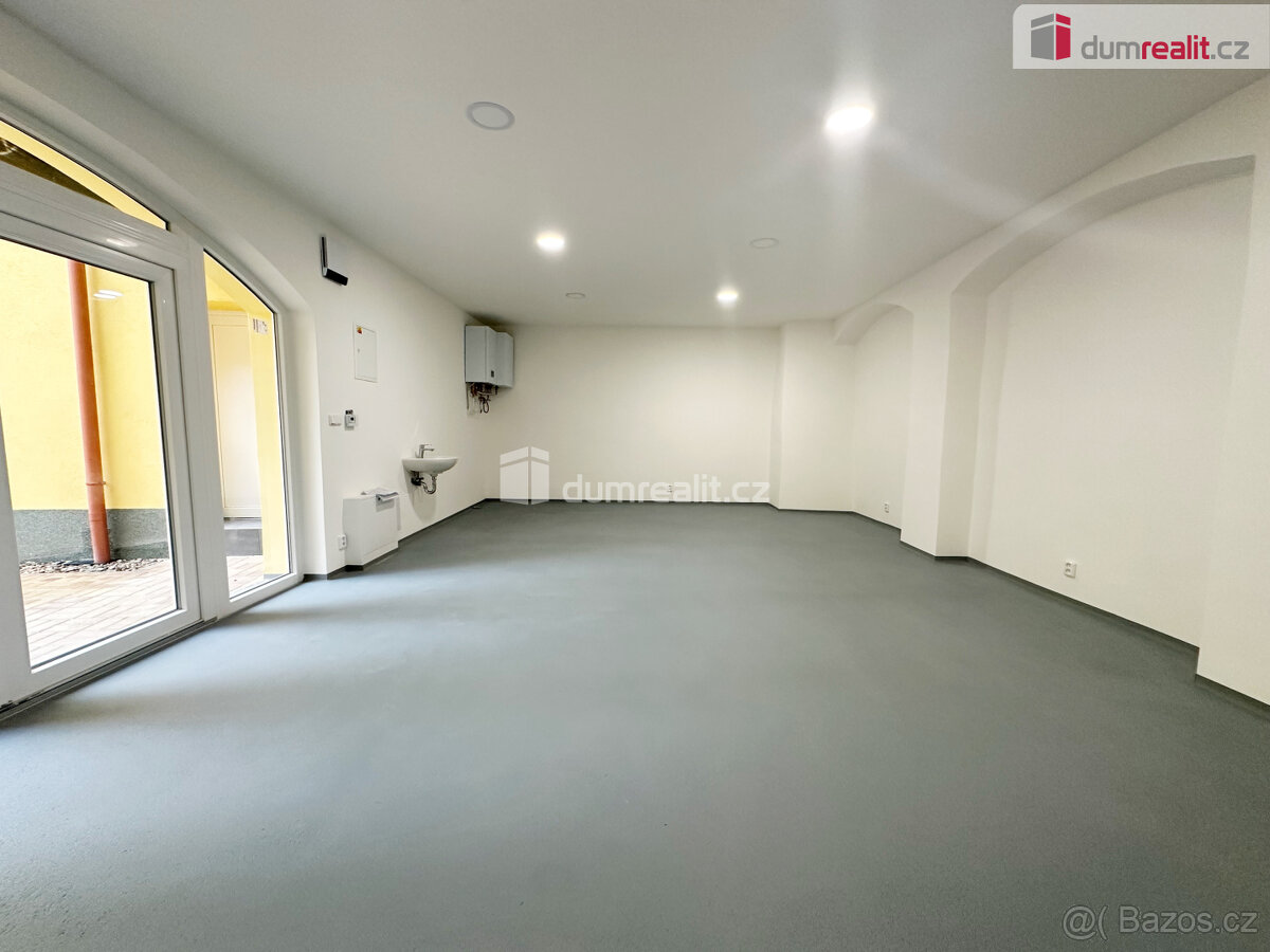 Pronájem nově zrekonstruovaných nebytových prostor na náměst