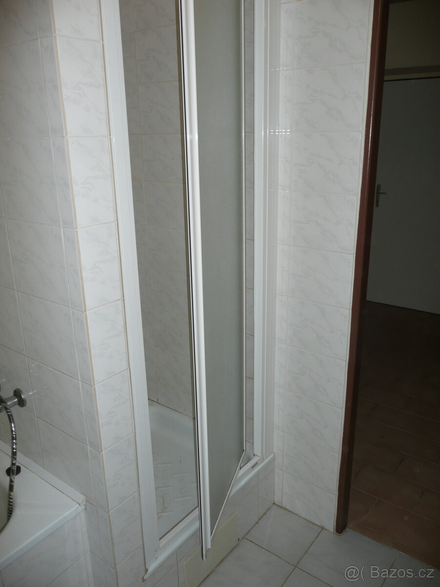 kOUPELNOVÁ ZÁSTĚNA DO SPRCHY