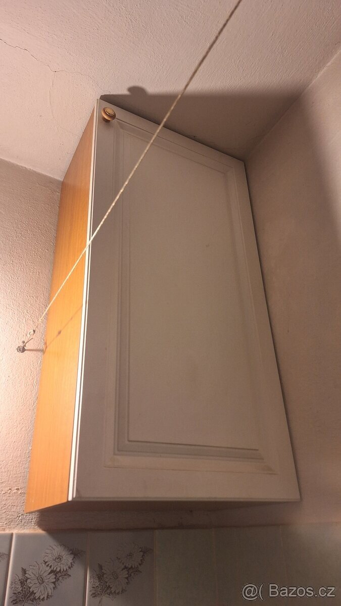 Koupelnova skříňka závěsná