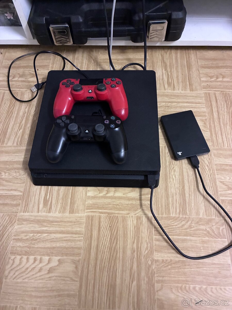 Ps4 slim 500GB + 2TB disk + 4 hry