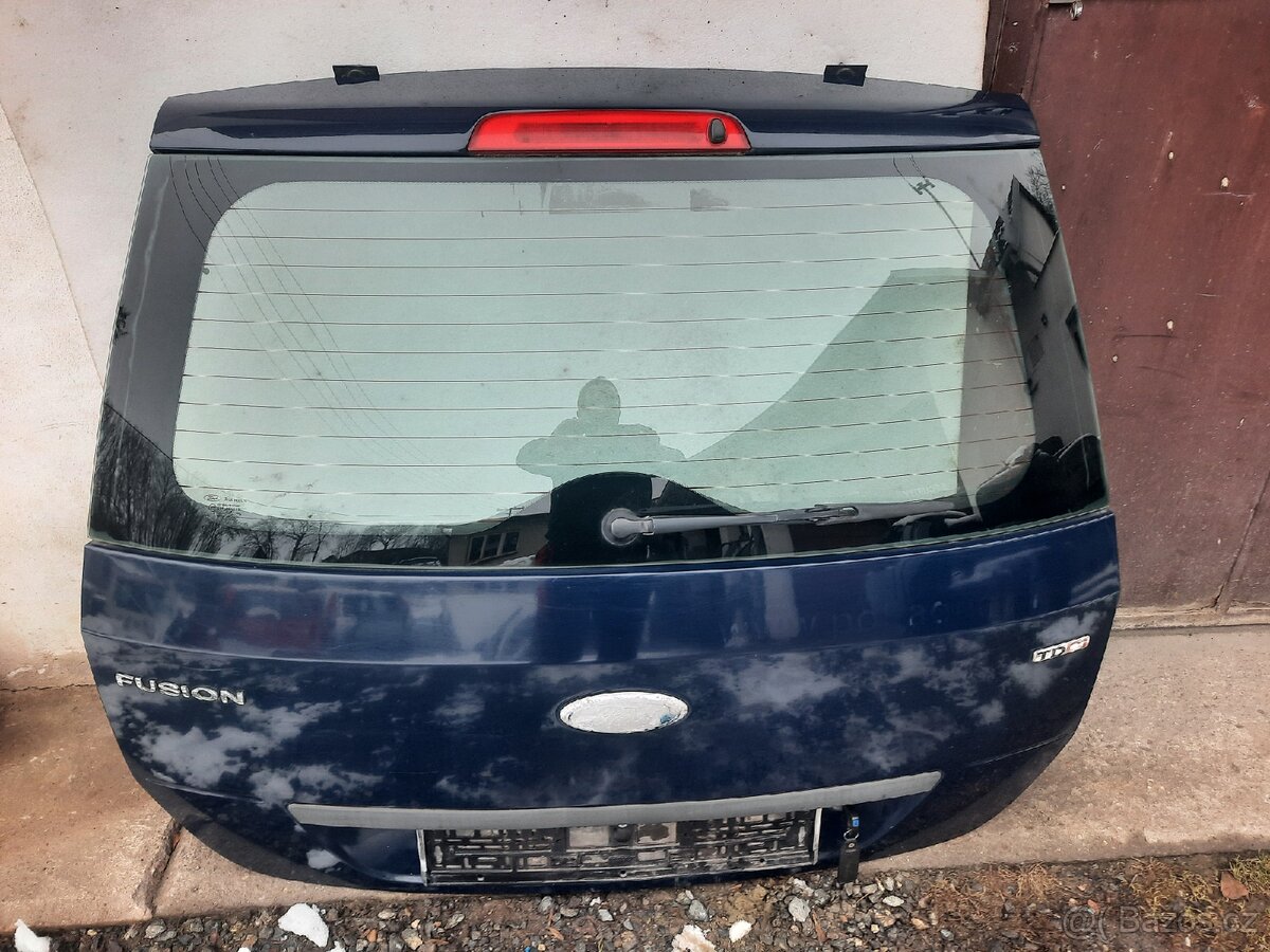 Prodám páté dveře ford fusion