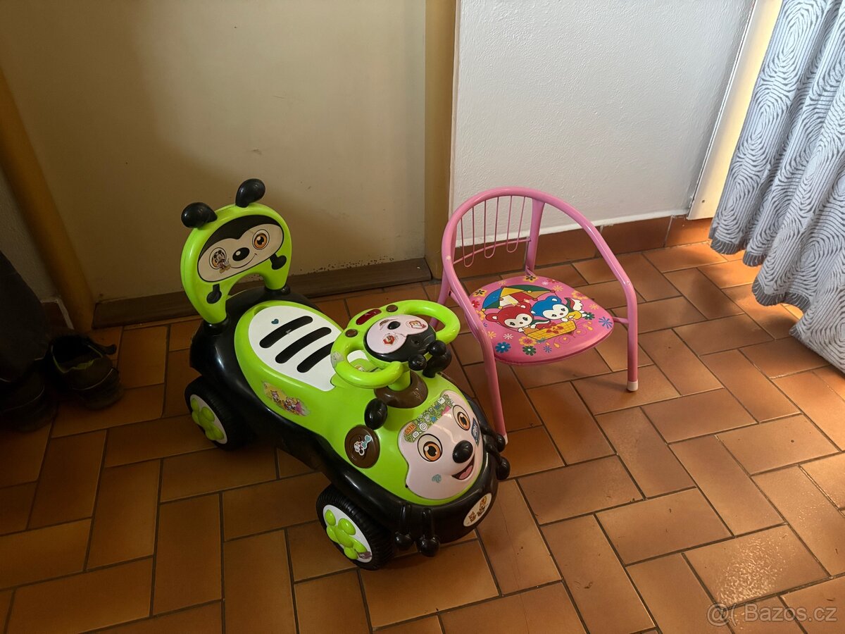 Odrážedlo a židlička za dvě kinder vajíčka