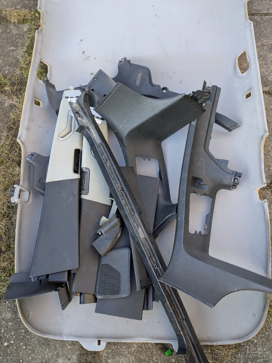 Plasty interier stinitka pruduchy volvo v70ii 2002