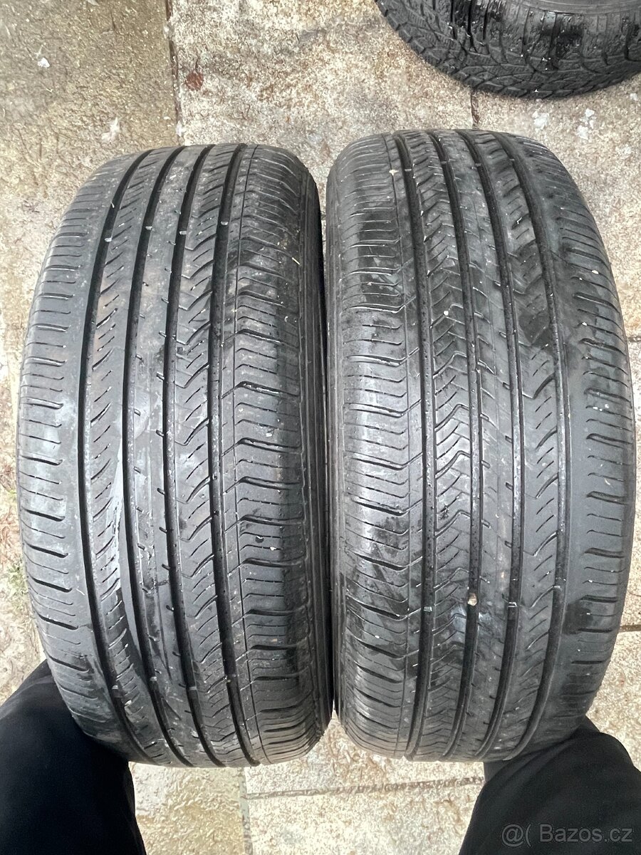 Dvě letní pneu 215/55/17 Maxxis